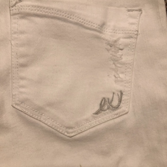 Express Distressed Capri - Picture 2 of 6